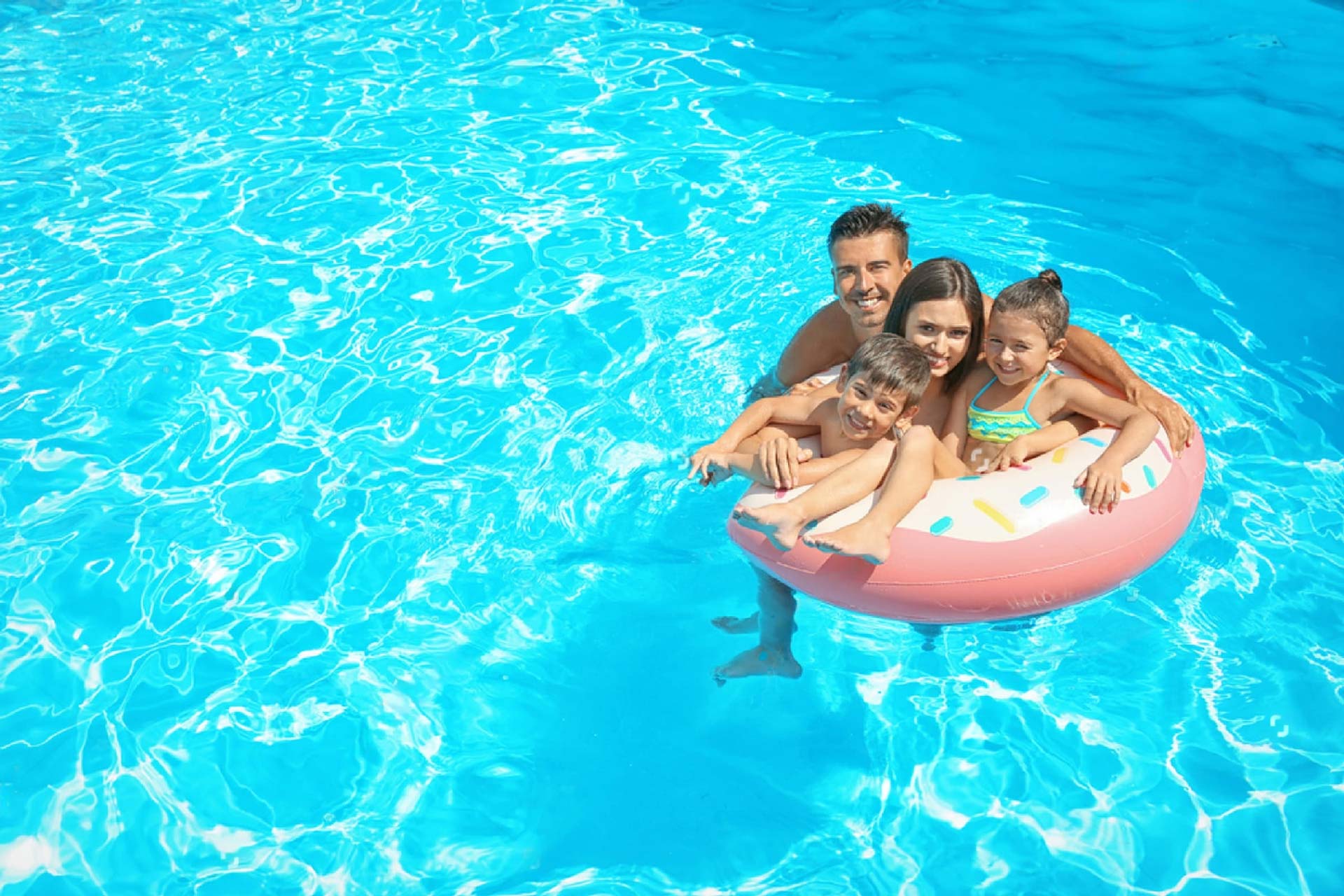 FAMILY-POOL2
